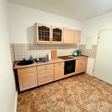 Seyfarthrooms - Monteurwohnung 8 - Zentrale Lage, Gute Anbindung, Voll Ausgestattet * Crimmitschau